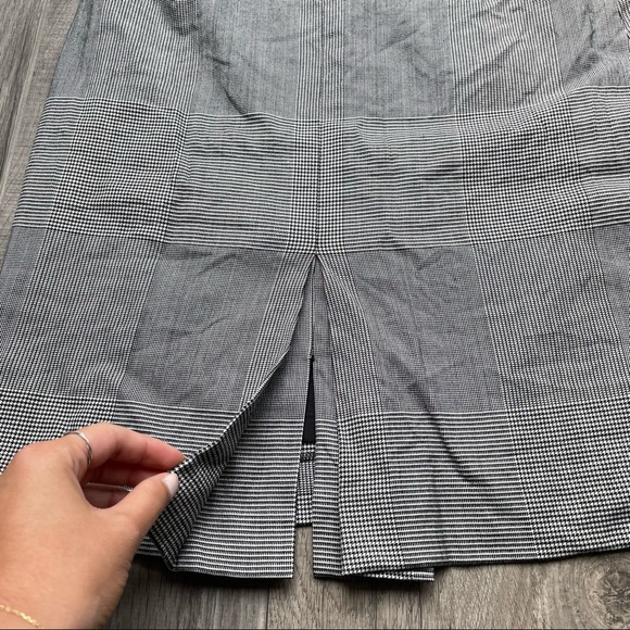 Judith & Charles gray small houndstooth checkered pencil skirt with front slit - Picture 4 of 6
